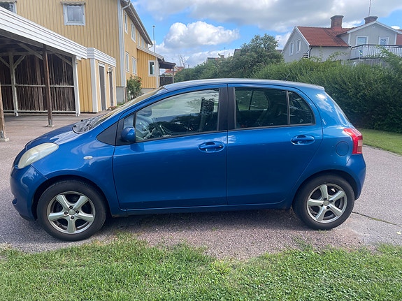 Toyota Yaris 4 of 7