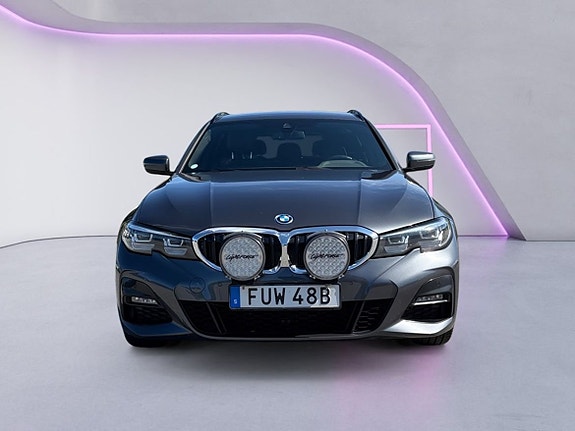 BMW 330e 5 of 24