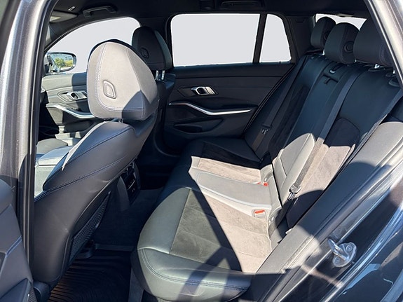 BMW 330e 14 of 24