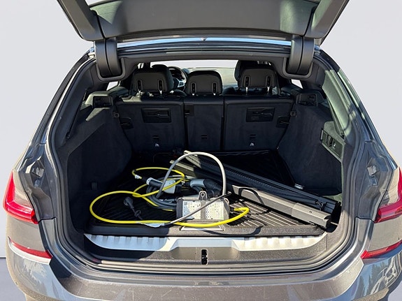 BMW 330e 17 of 24