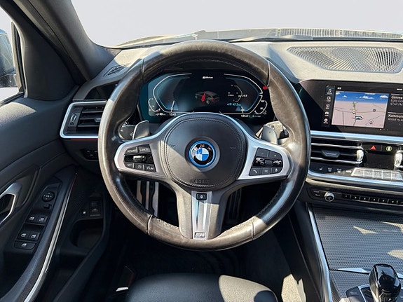BMW 330e 11 of 24