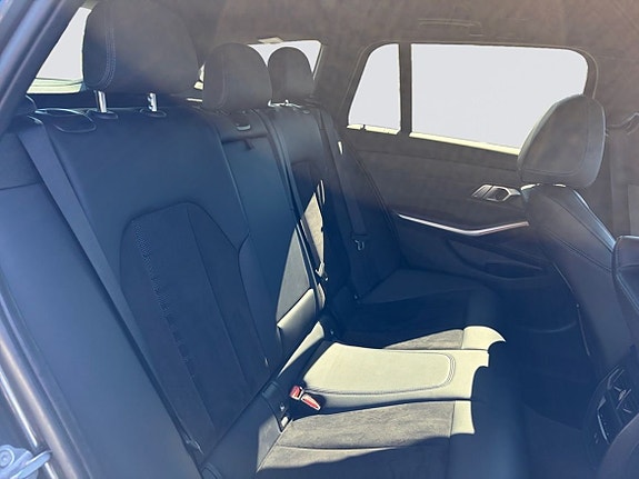 BMW 330e 16 of 24