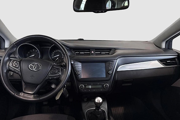 Toyota Avensis 10 of 13