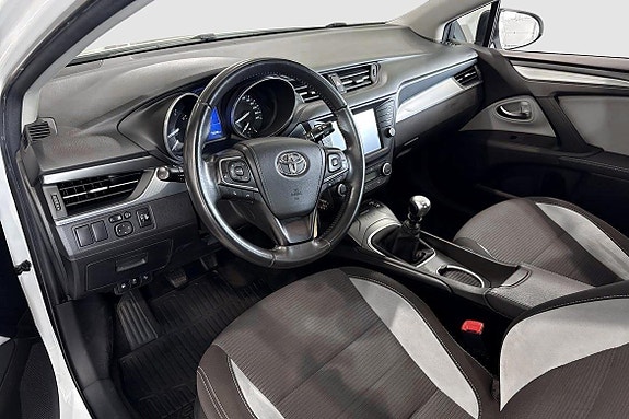 Toyota Avensis 8 of 13