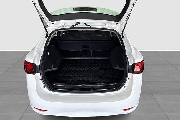 Toyota Avensis 12 of 13