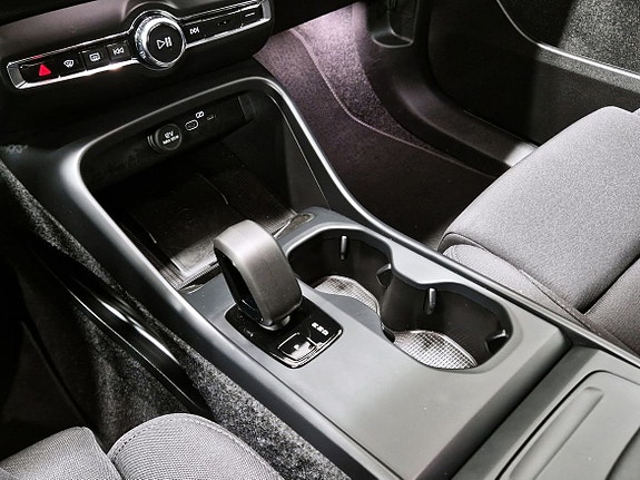 Volvo EX40 12 of 16