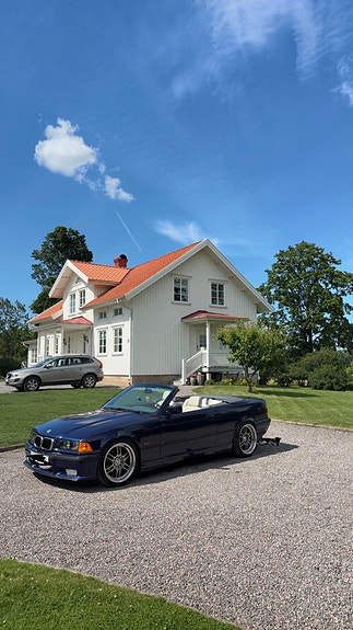 BMW 320i 6 of 6