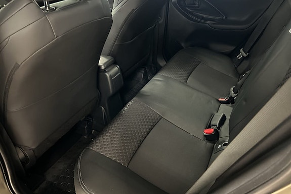 Toyota Yaris 8 of 13