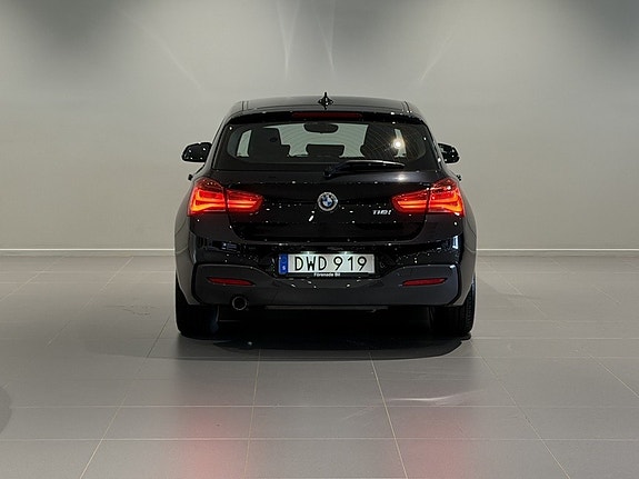 BMW 118d 4 of 17
