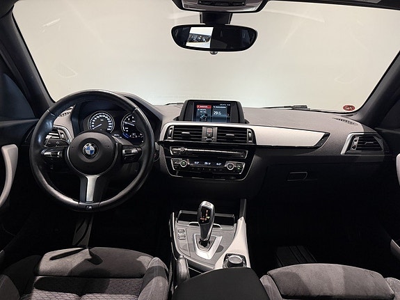 BMW 118d 11 of 17