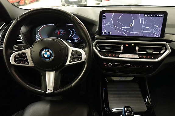 BMW iX3 7 of 30