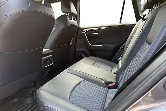 Toyota RAV4 12 of 20