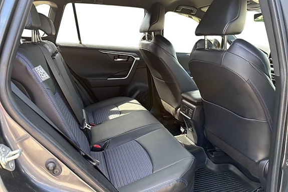 Toyota RAV4 8 of 20
