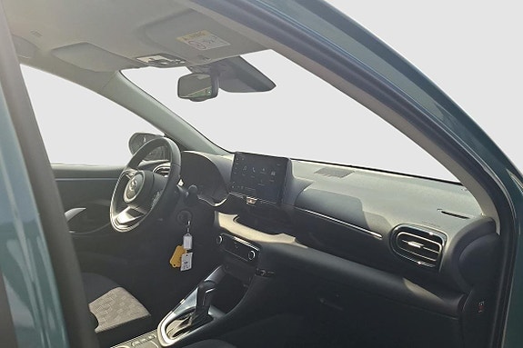 Toyota Yaris 8 of 13