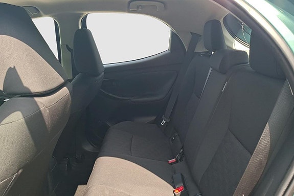 Toyota Yaris 9 of 13