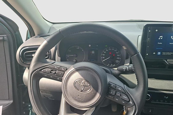 Toyota Yaris 11 of 13