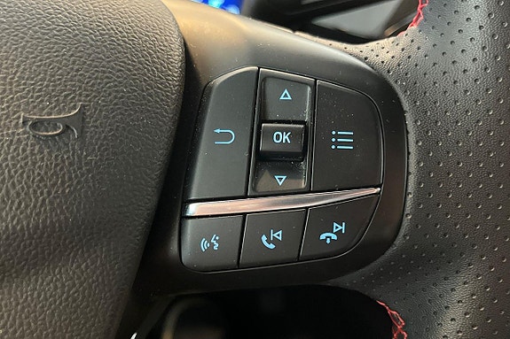 Ford Kuga 17 of 30