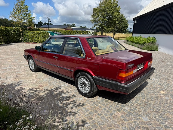 Volvo 780 2 of 8