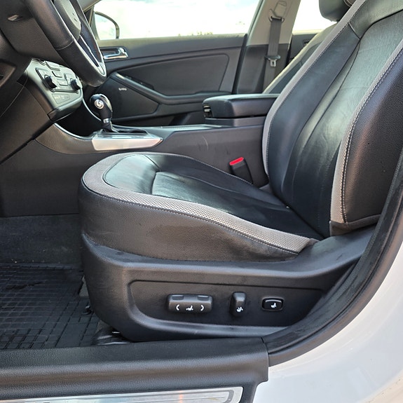 Kia Optima 10 of 17
