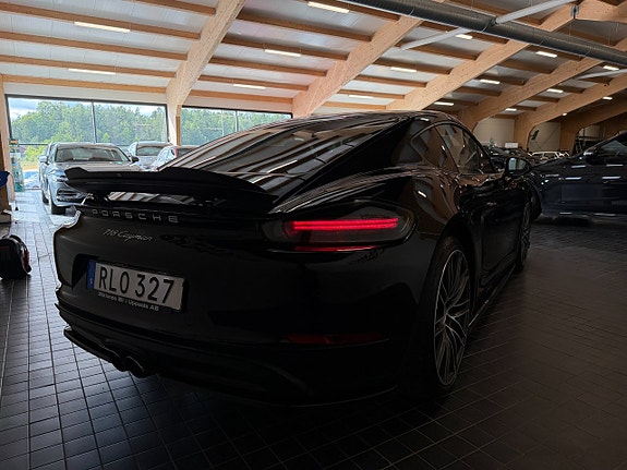 Porsche 718 Cayman 3 of 30