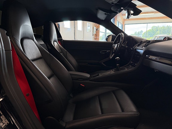 Porsche 718 Cayman 7 of 30