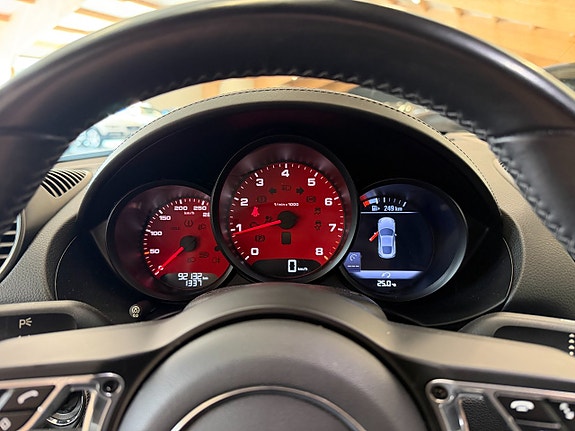 Porsche 718 Cayman 11 of 30