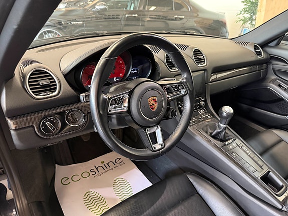 Porsche 718 Cayman 8 of 30