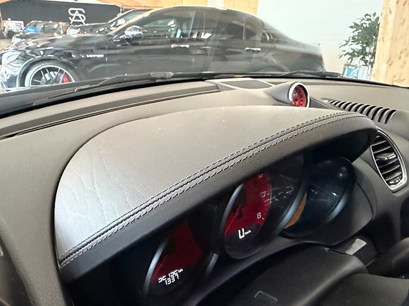 Porsche 718 Cayman 19 of 30