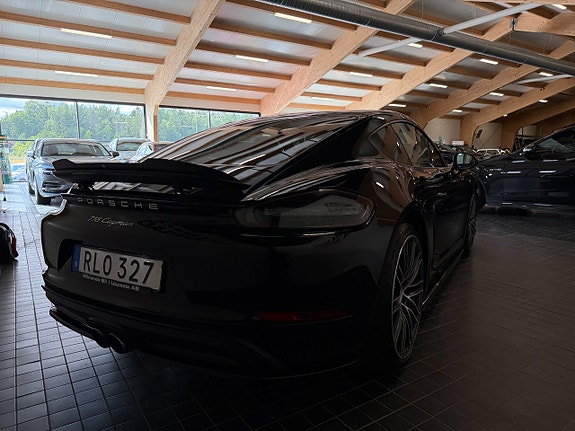 Porsche 718 Cayman 28 of 30