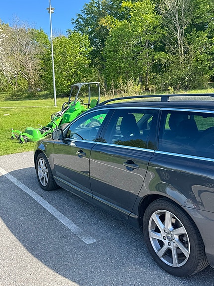 Volvo V70 2 of 12