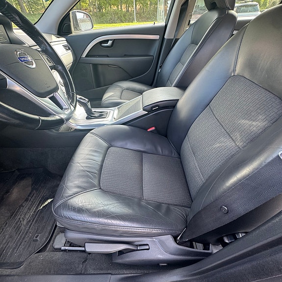 Volvo V70 7 of 12