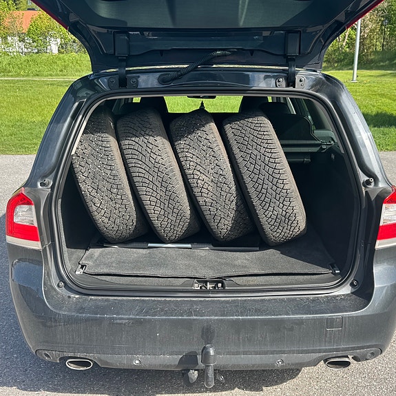 Volvo V70 3 of 12