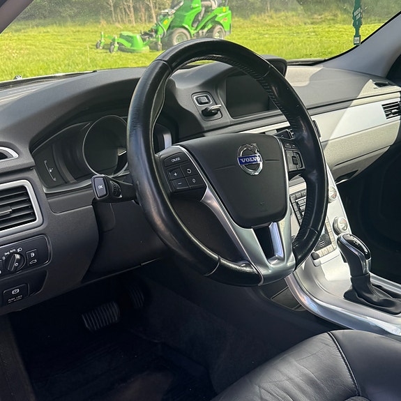Volvo V70 6 of 12