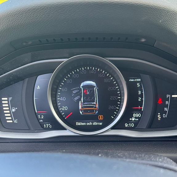 Volvo V70 8 of 12