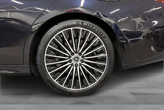 Mercedes-Benz E300 de 17 of 18