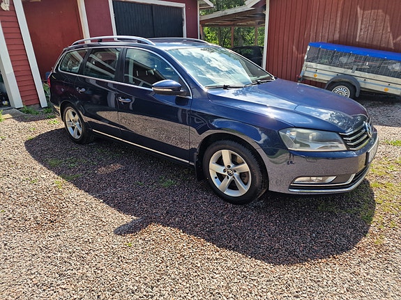 Volkswagen Passat 2 of 7
