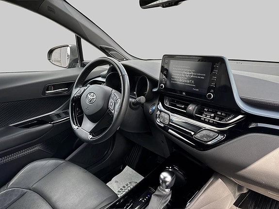 Toyota C-HR 6 of 12