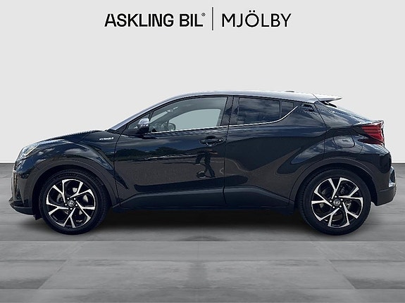 Toyota C-HR 3 of 12