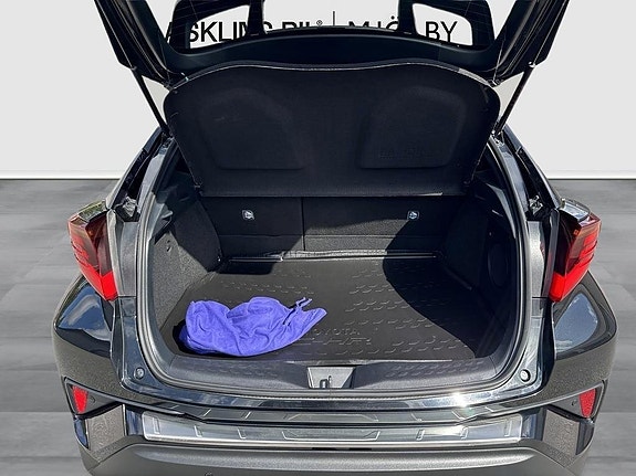 Toyota C-HR 10 of 12