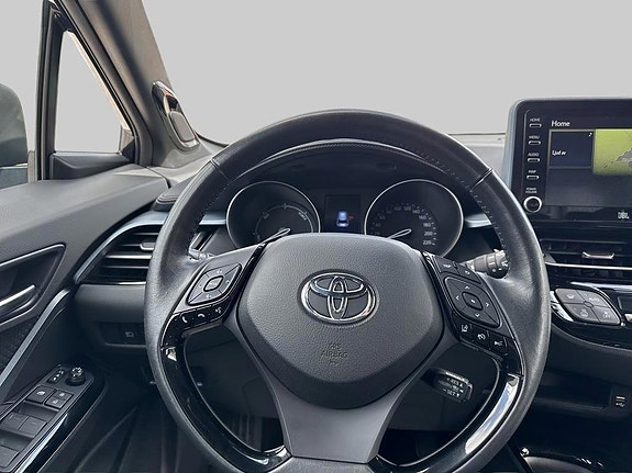 Toyota C-HR 9 of 12
