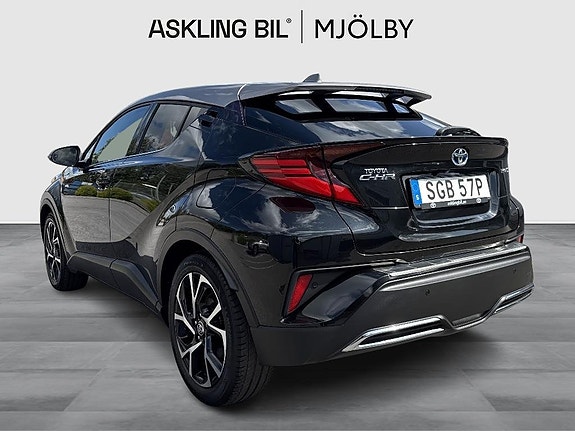 Toyota C-HR 2 of 12