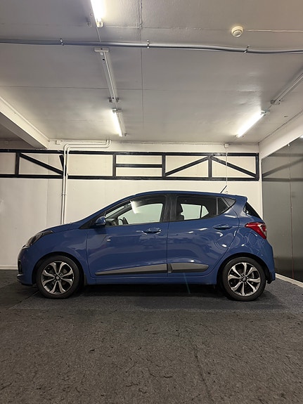 Hyundai i10 2 of 12