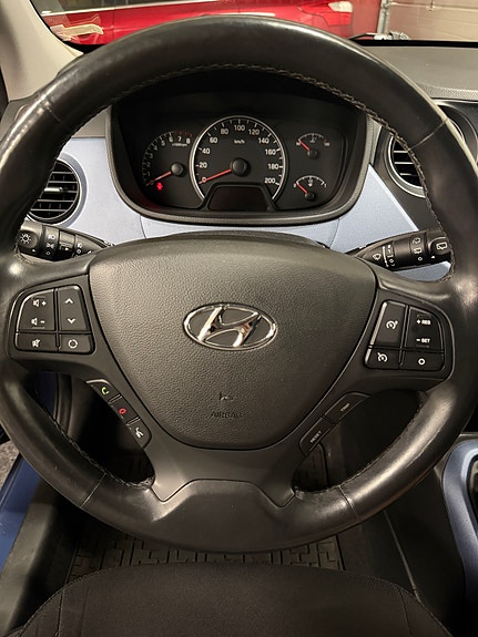 Hyundai i10 10 of 12