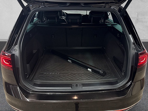 Volkswagen Passat 10 of 25