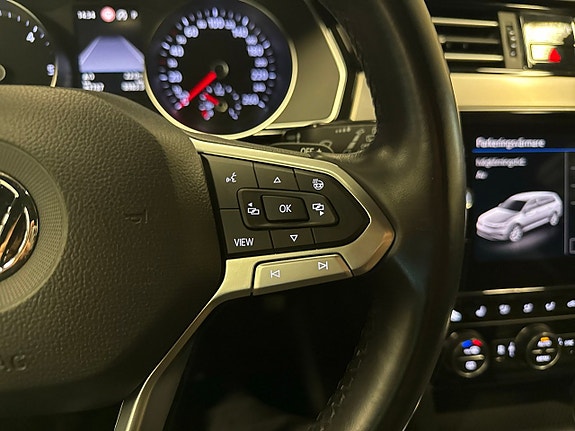 Volkswagen Passat 17 of 25