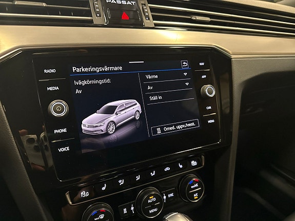 Volkswagen Passat 19 of 25