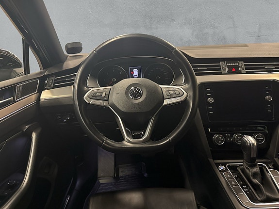 Volkswagen Passat 14 of 25