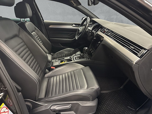 Volkswagen Passat 13 of 25