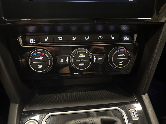 Volkswagen Passat 20 of 25