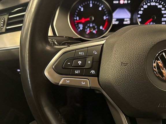 Volkswagen Passat 16 of 25